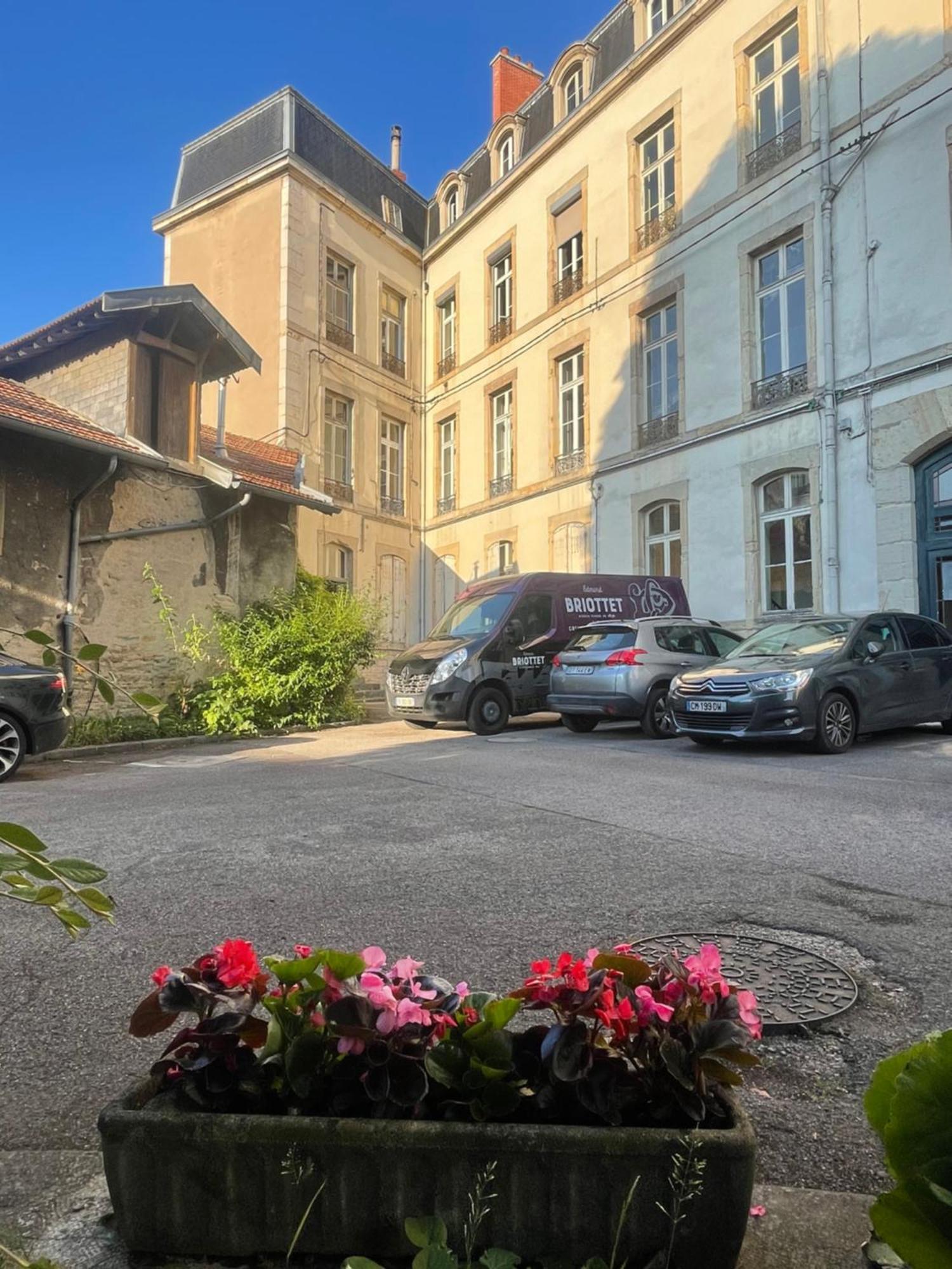 - Centre Apartment *